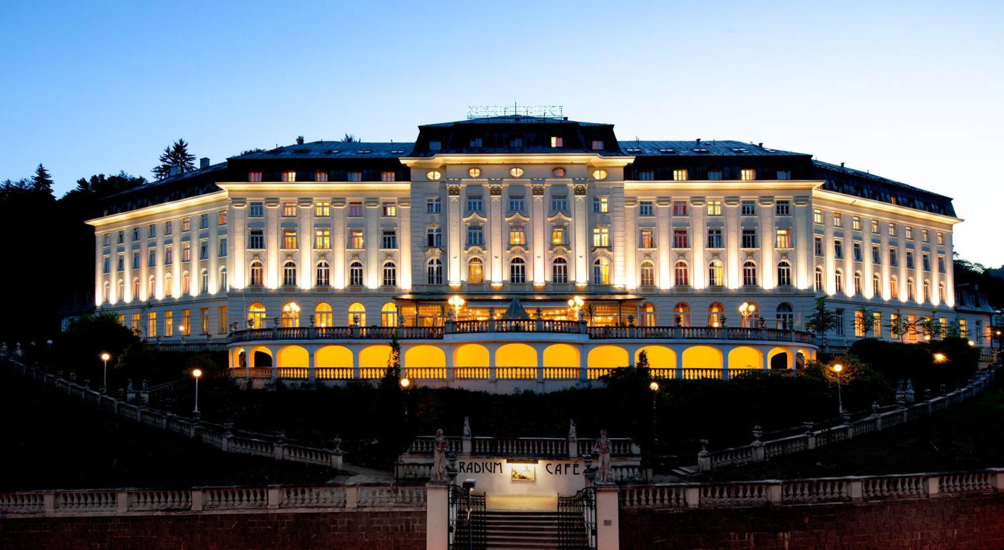Hotel Radium Palace ヤーヒモフ エクステリア 写真