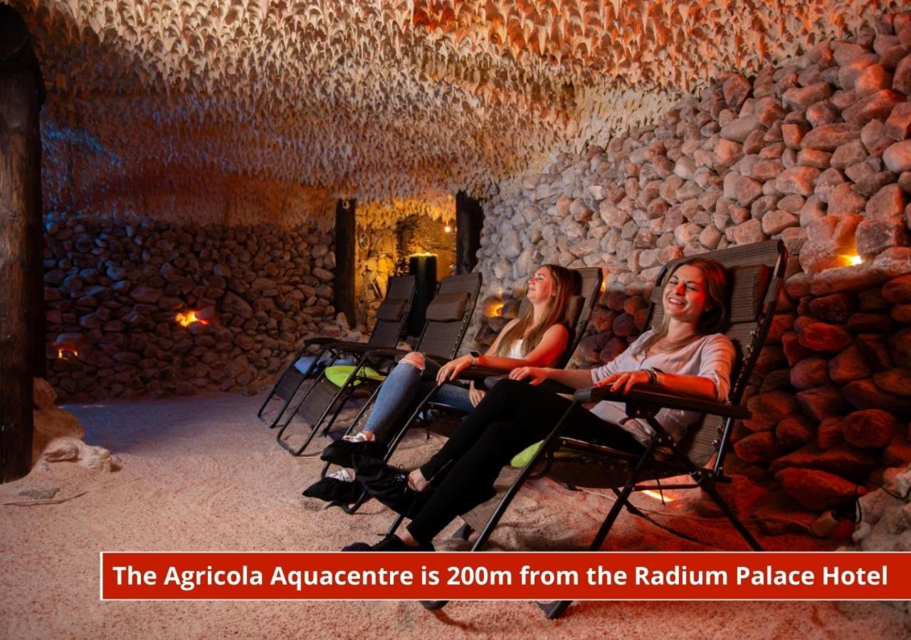 Hotel Radium Palace ヤーヒモフ エクステリア 写真