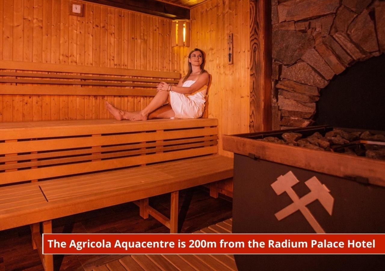 Hotel Radium Palace ヤーヒモフ エクステリア 写真